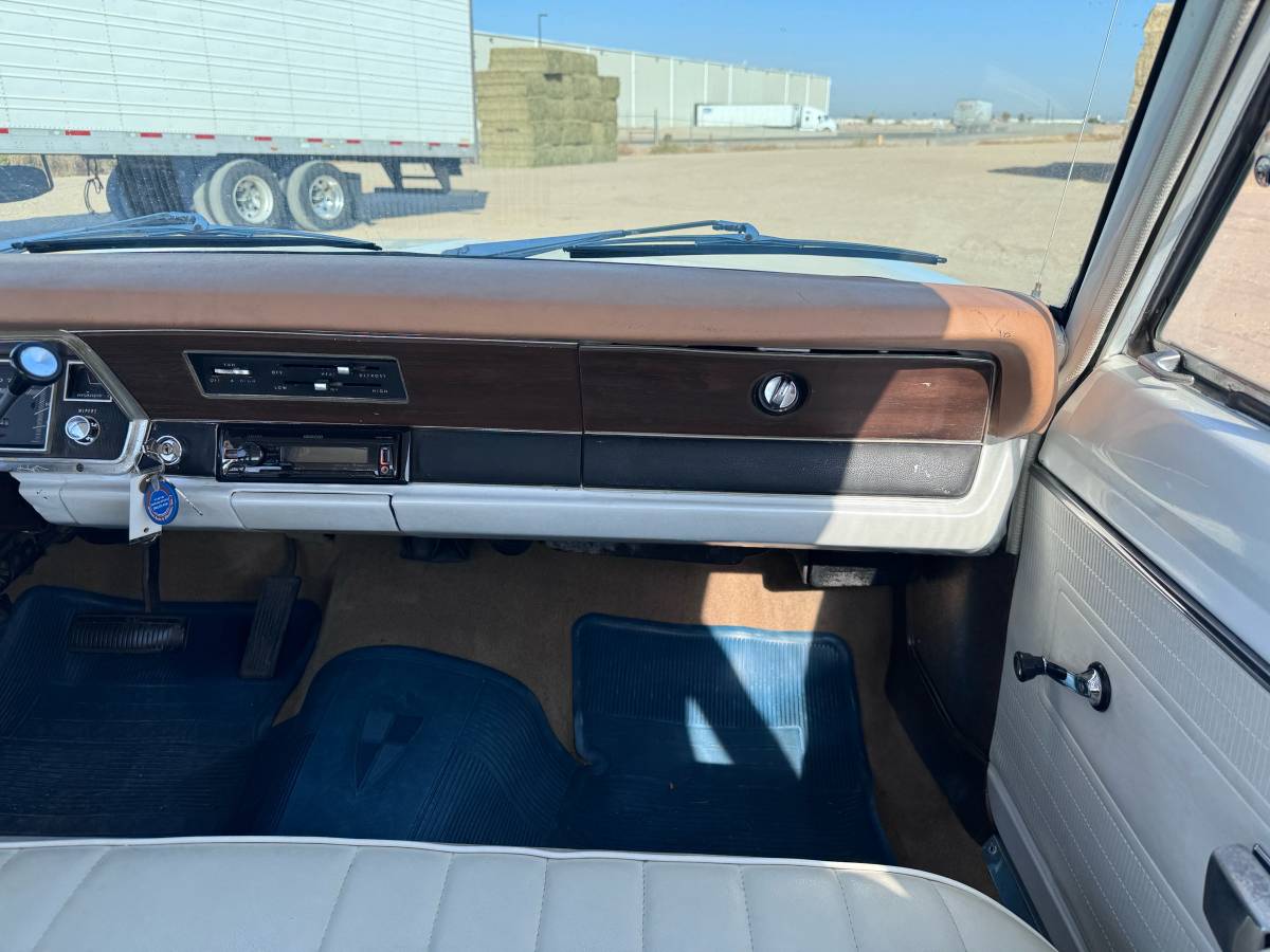 Plymouth-Valiant-1968-white-16