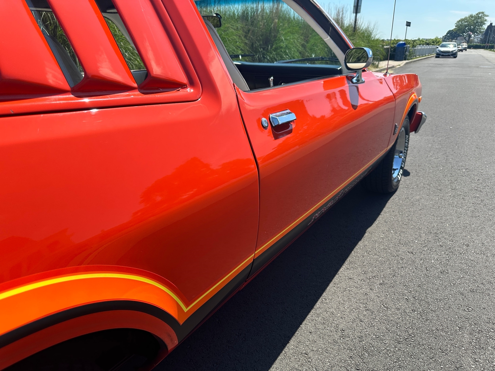 Plymouth-VoLARE-1976-Coupe-26