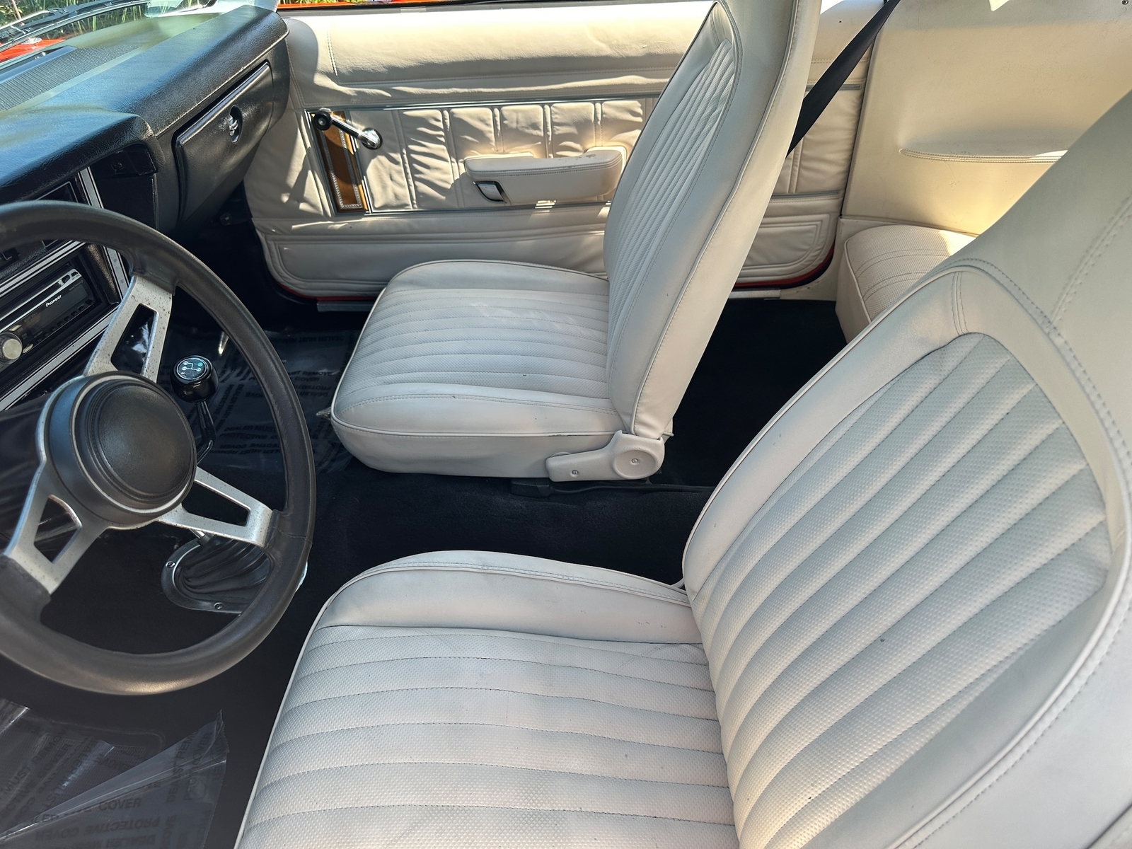 Plymouth-VoLARE-1976-Coupe-32