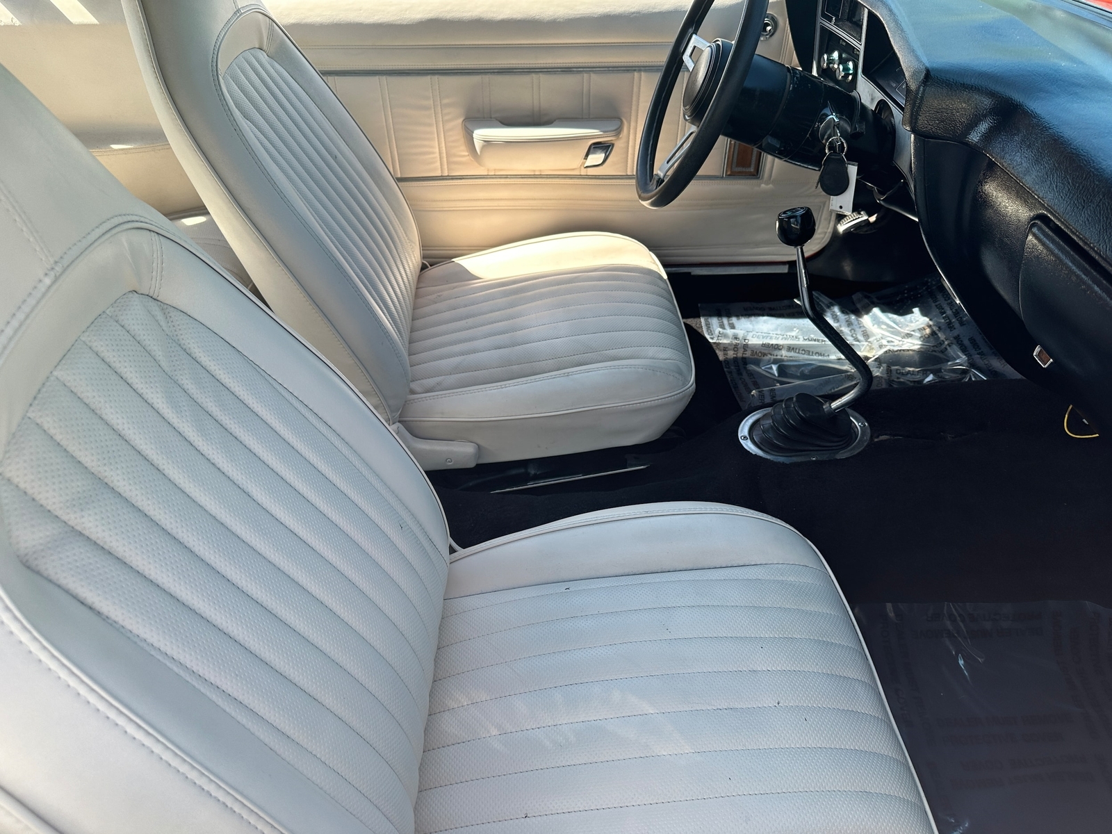 Plymouth-VoLARE-1976-Coupe-33