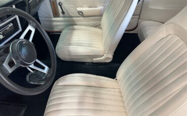 Plymouth-VoLARE-1976-Coupe-35