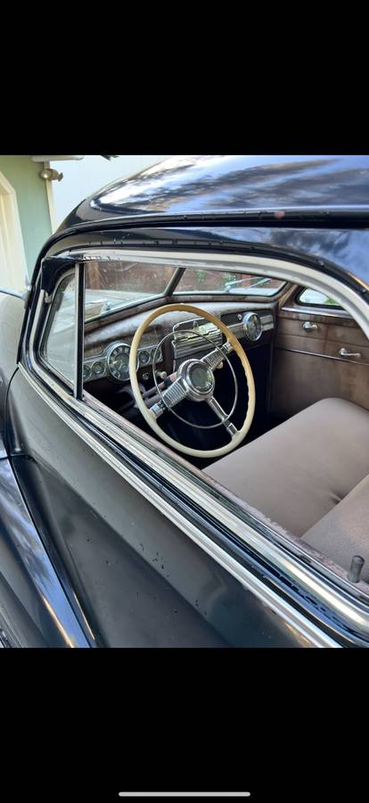 Pontiac-1946-black-2