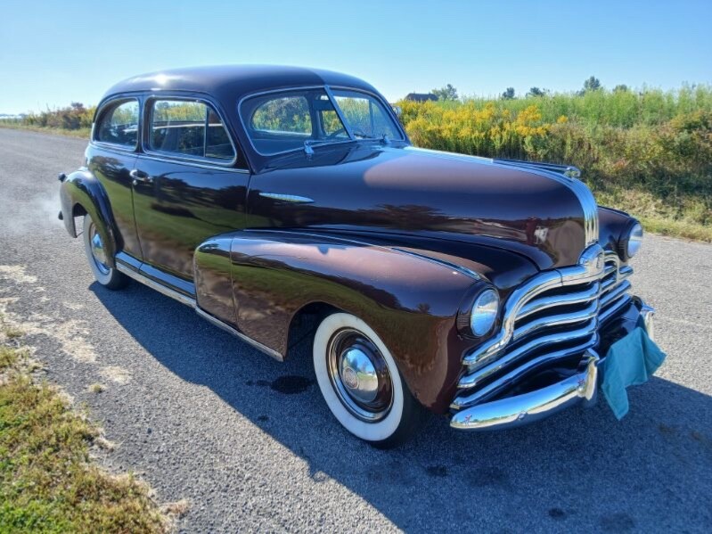 Pontiac-1947-Sedan