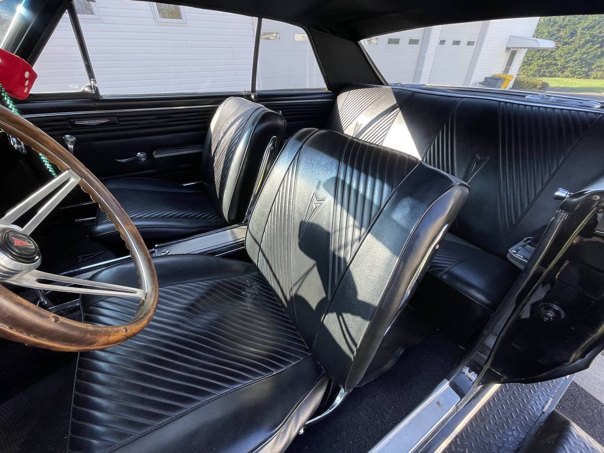 Pontiac-1965-black-11