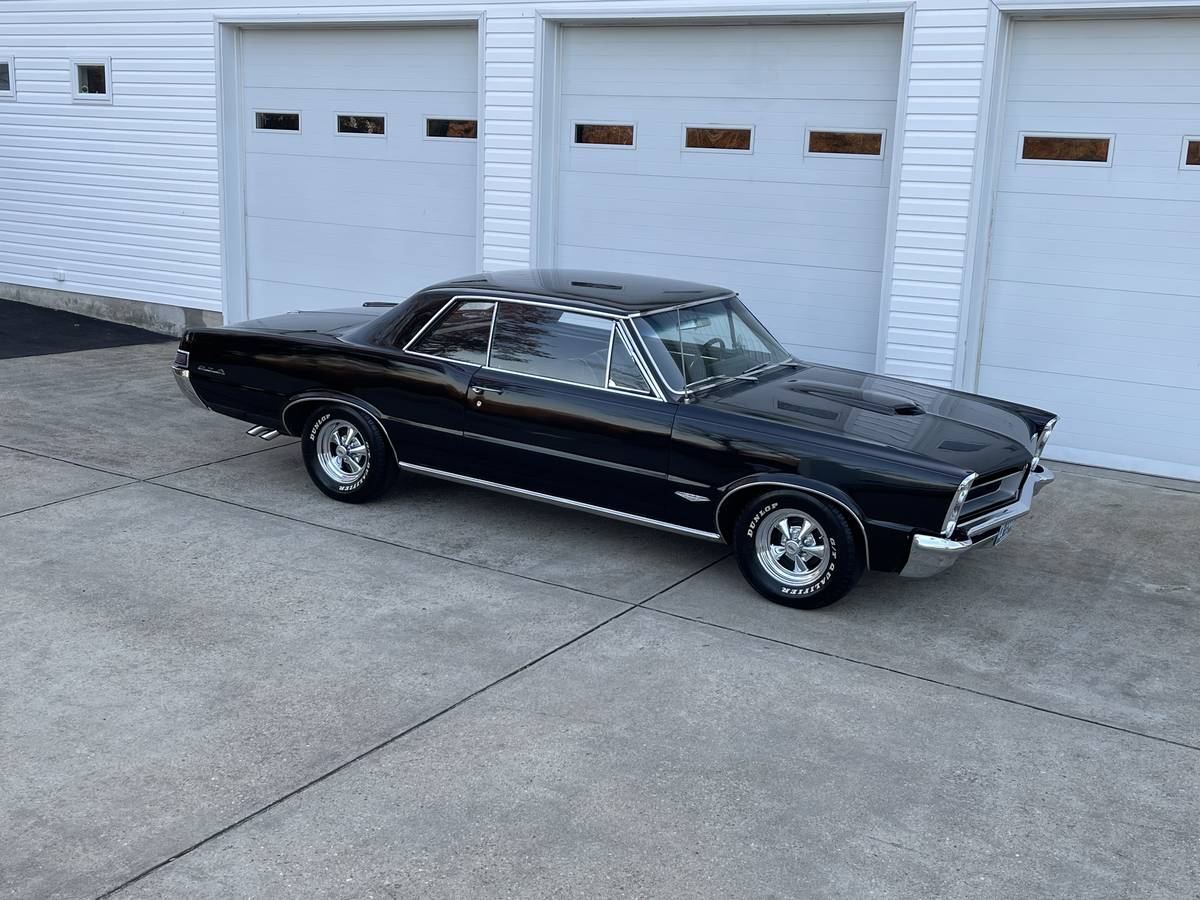 Pontiac-1965-black-2