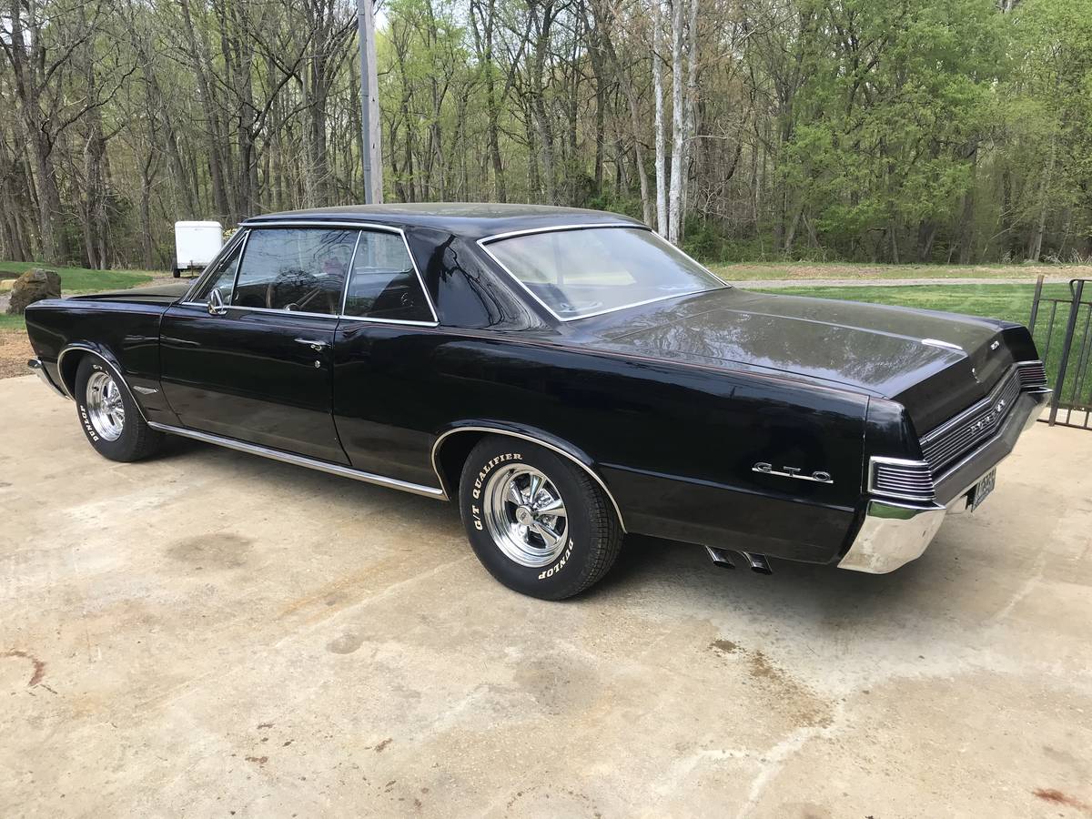Pontiac-1965-black-4