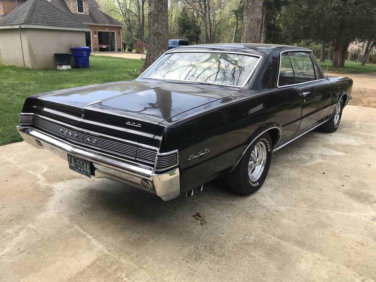 Pontiac-1965-black-6