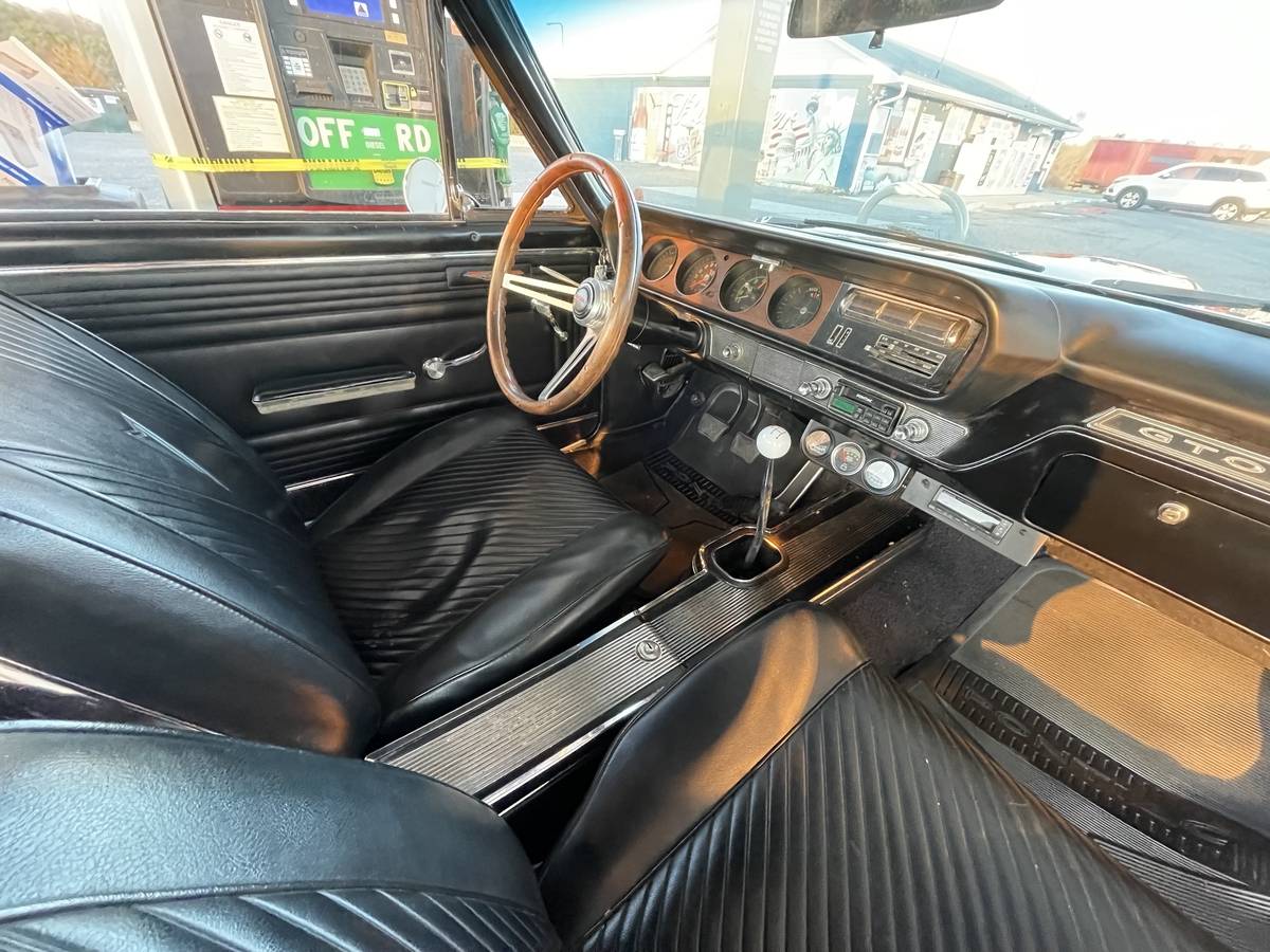 Pontiac-1965-black-9