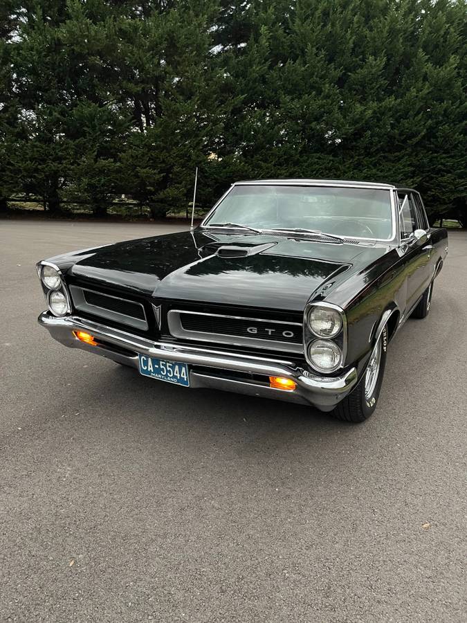 Pontiac-1965-black