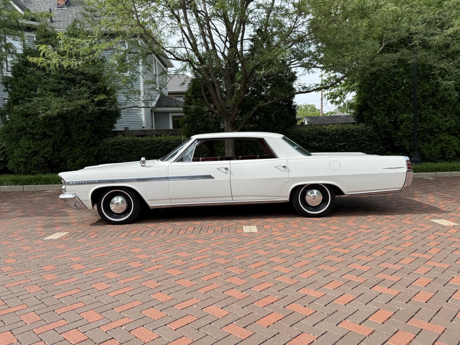 Pontiac-Bonneville-1963-1