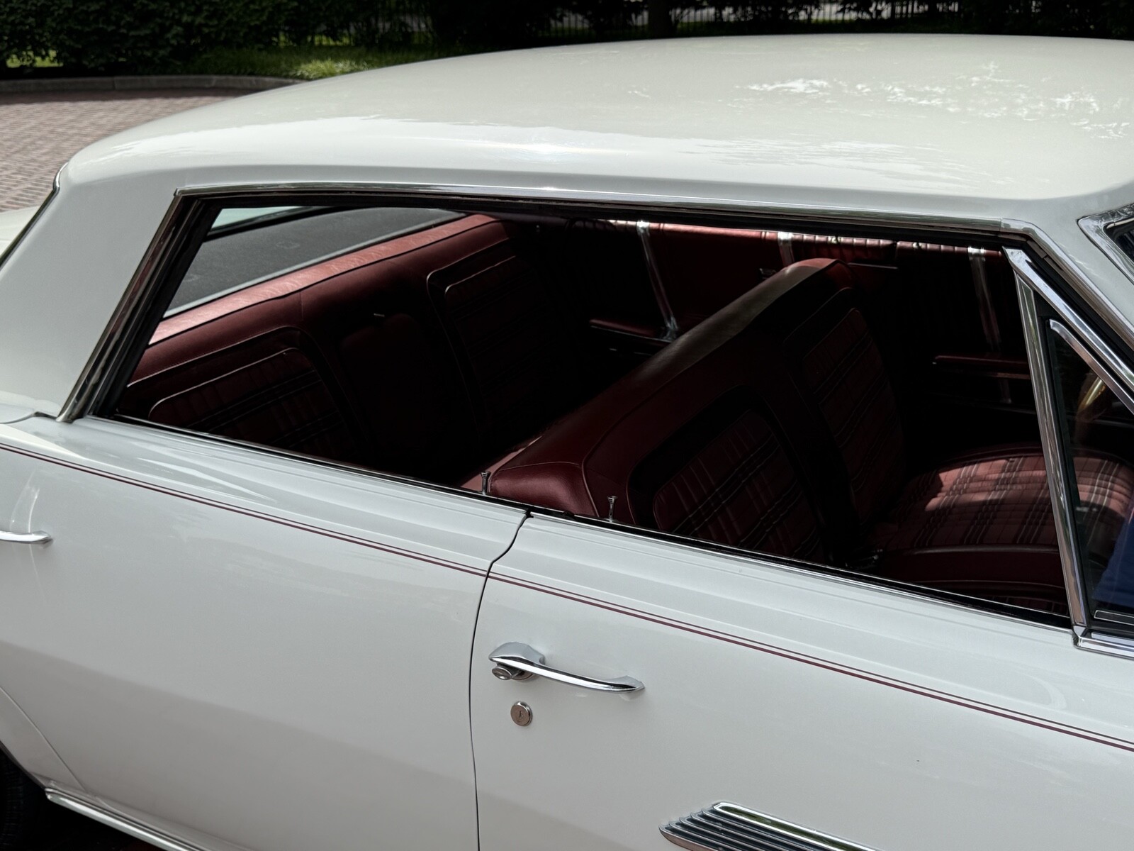 Pontiac-Bonneville-1963-12
