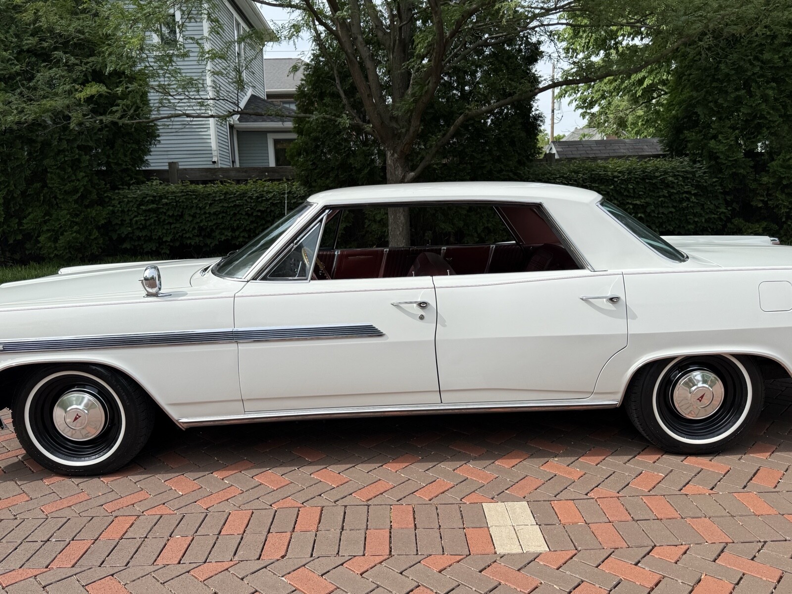 Pontiac-Bonneville-1963-3