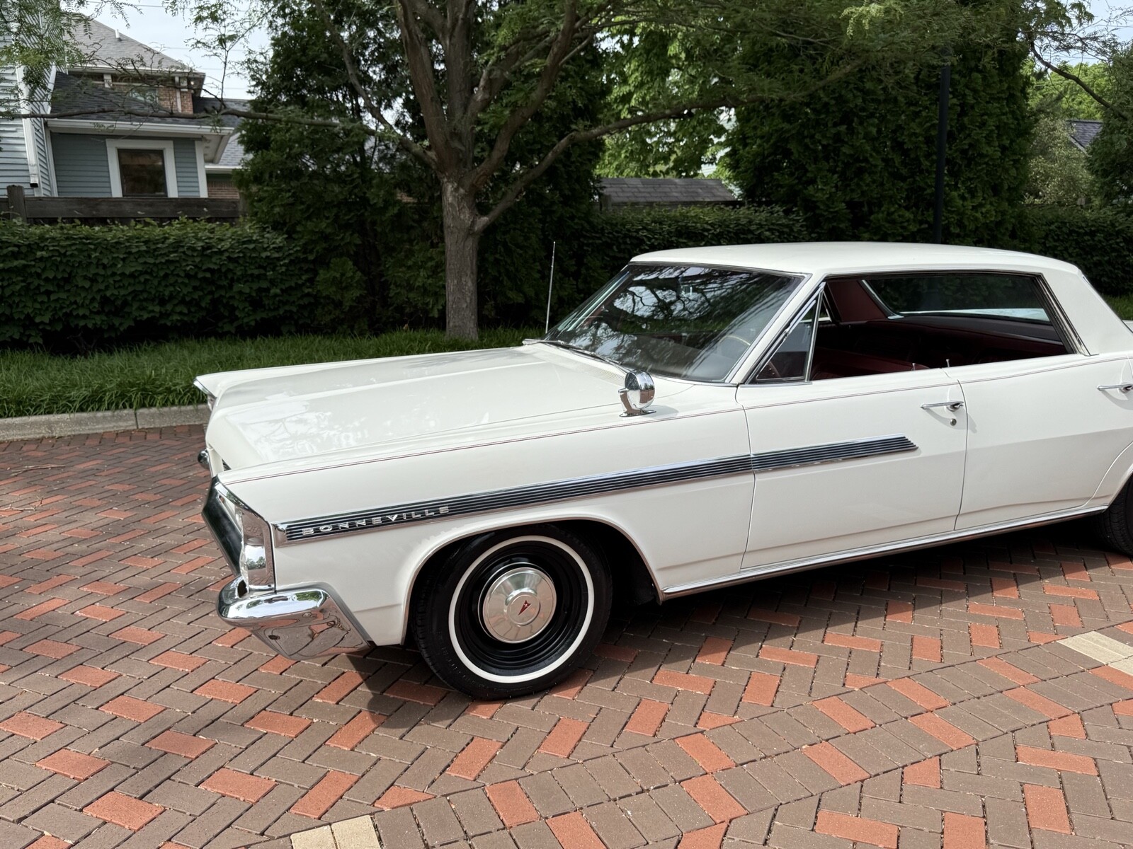 Pontiac-Bonneville-1963-4