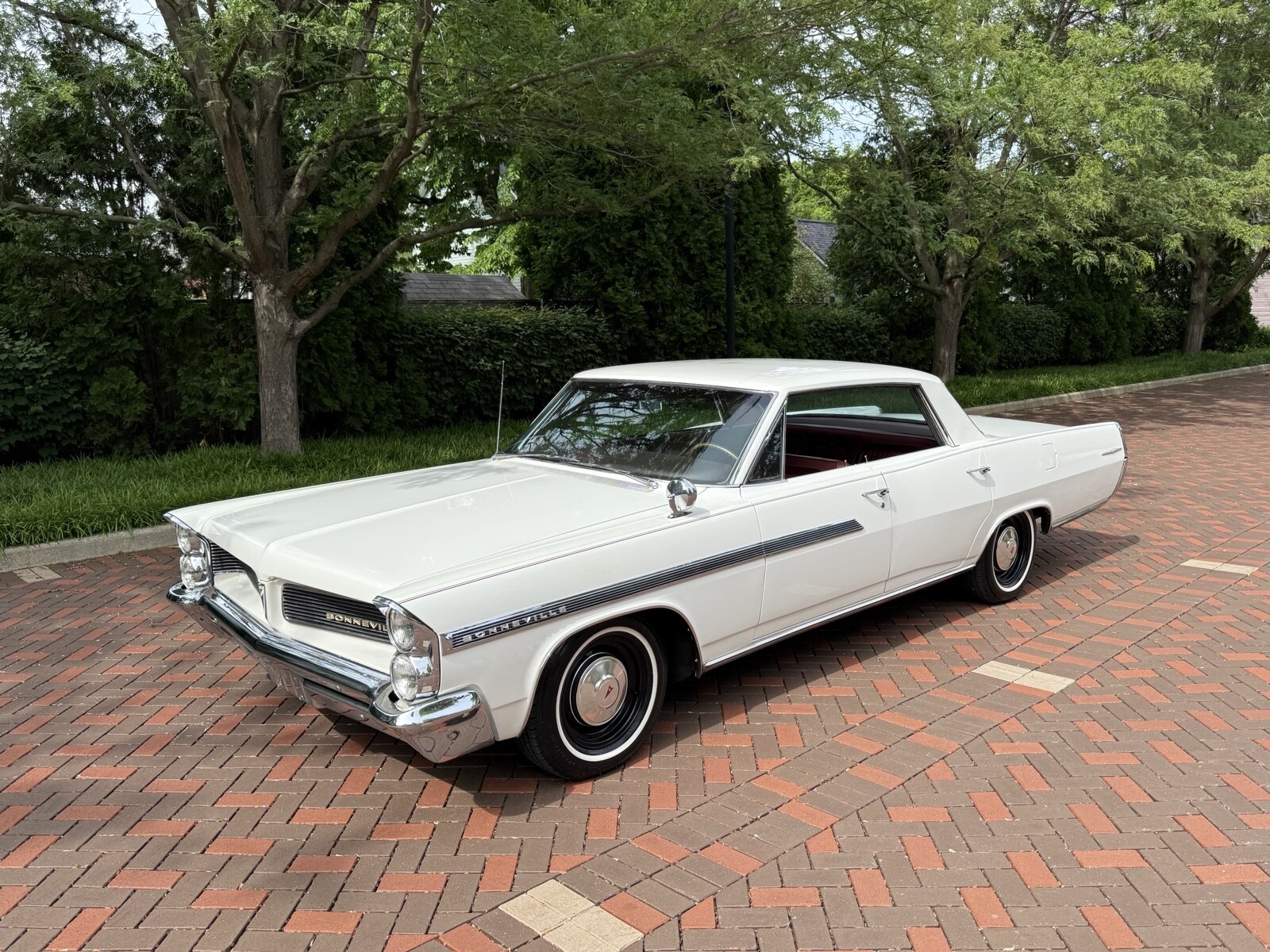Pontiac-Bonneville-1963-5