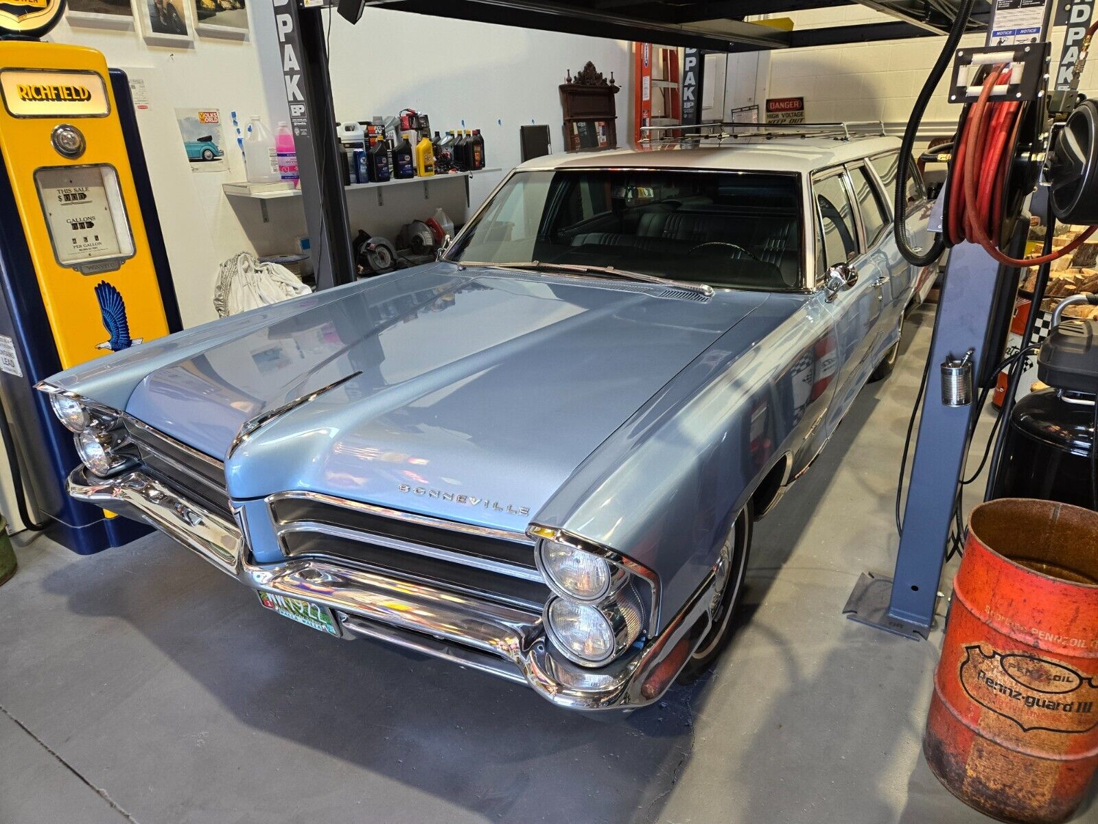 Pontiac-Bonneville-1965-Wagon-1