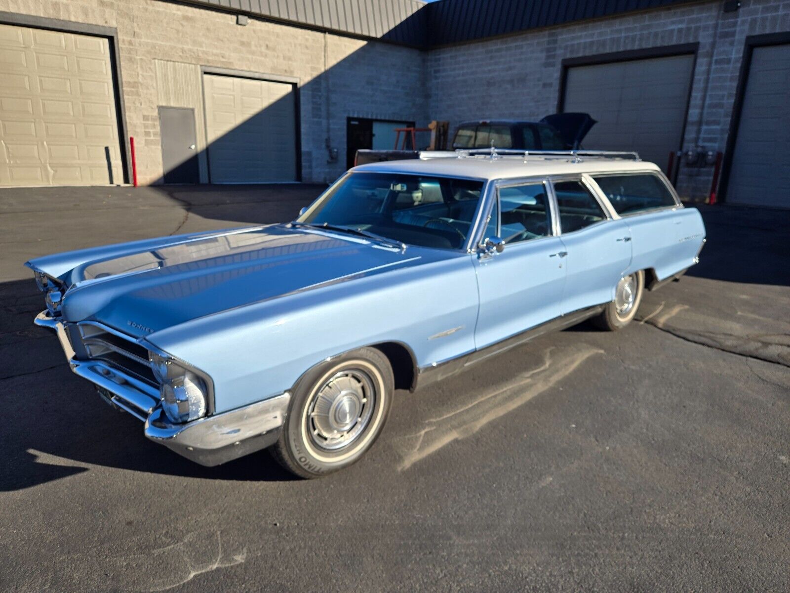 Pontiac-Bonneville-1965-Wagon