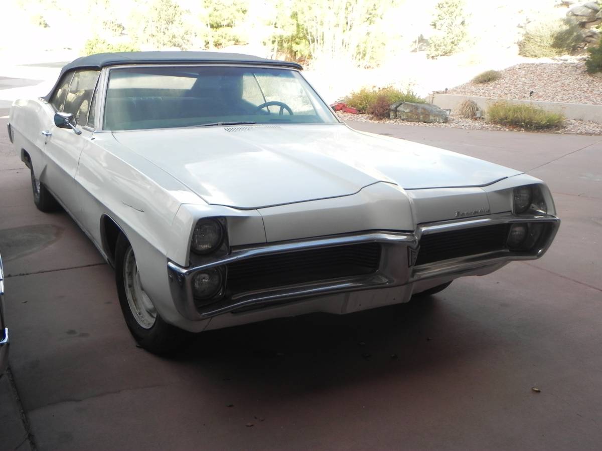 Pontiac Bonneville  1967 white