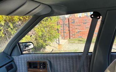 Pontiac-Bonneville-1988-12
