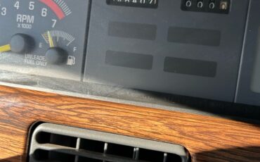 Pontiac-Bonneville-1988-13