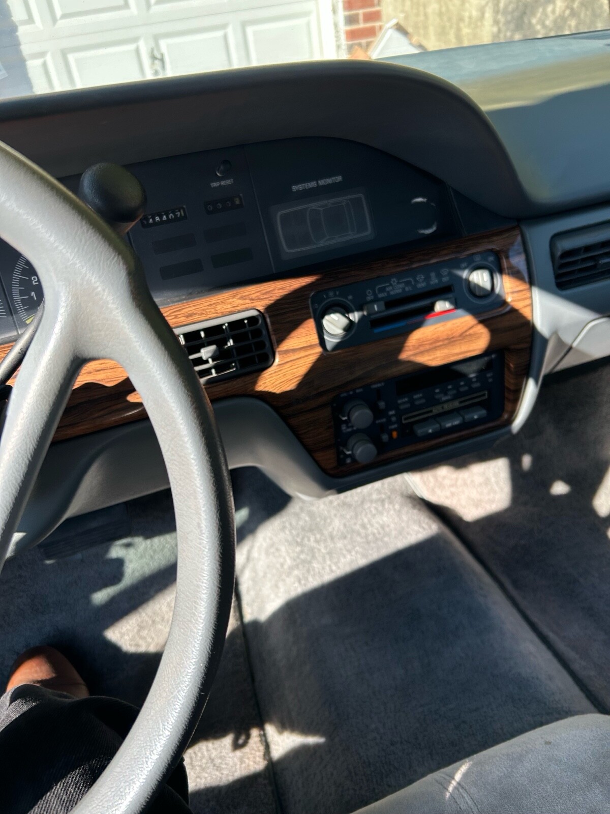 Pontiac-Bonneville-1988-14