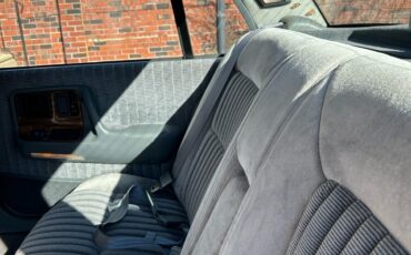 Pontiac-Bonneville-1988-15