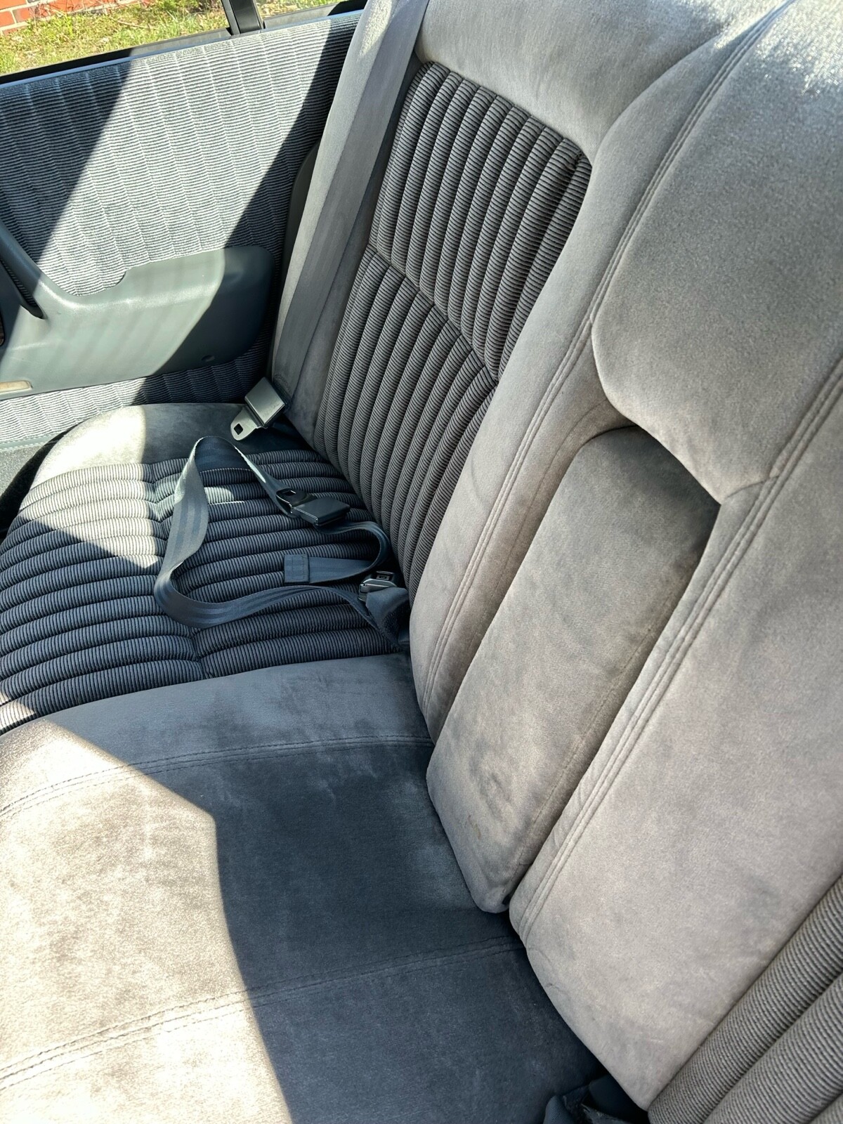 Pontiac-Bonneville-1988-17