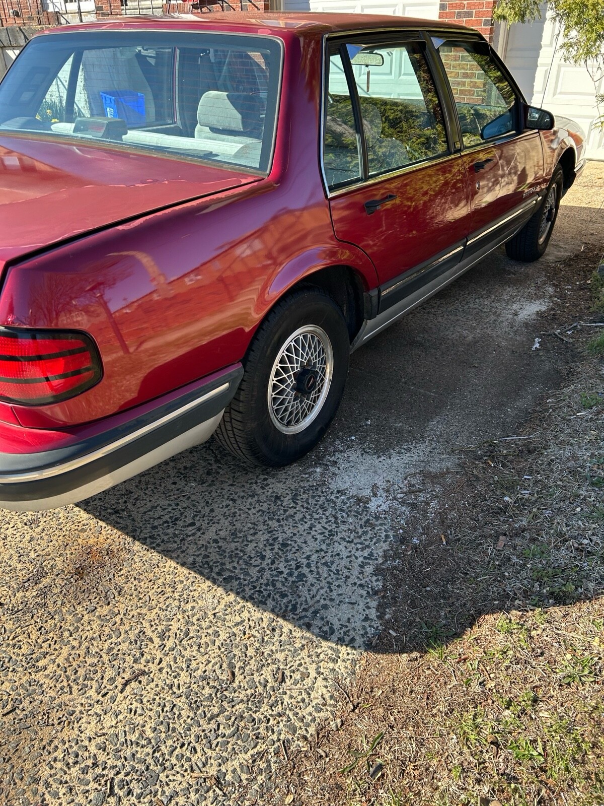 Pontiac-Bonneville-1988-5