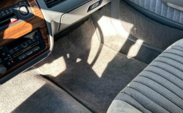 Pontiac-Bonneville-1988-9
