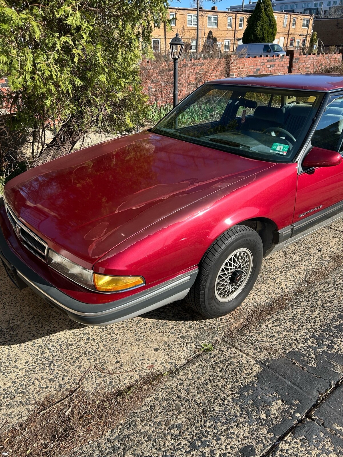 Pontiac-Bonneville-1988
