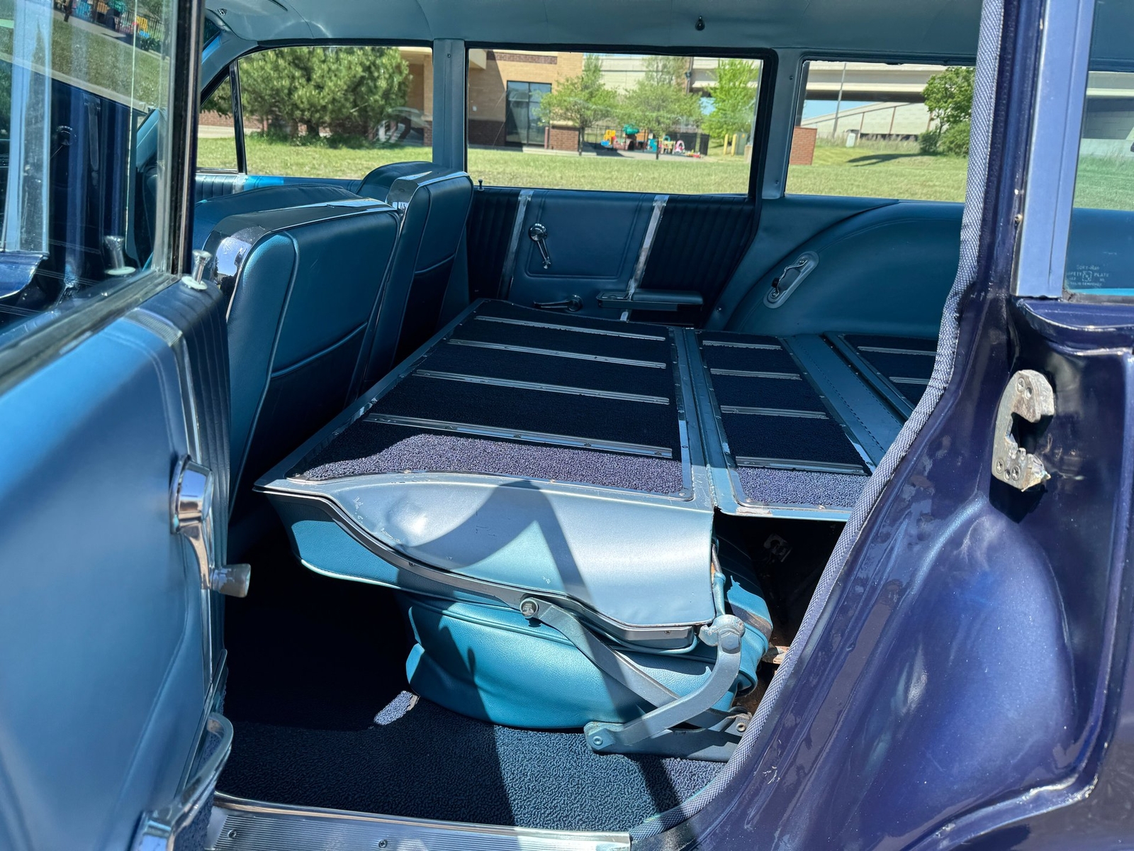 Pontiac-Bonneville-Safari-Station-Wagon-4-Speed-1963-Wagon-11