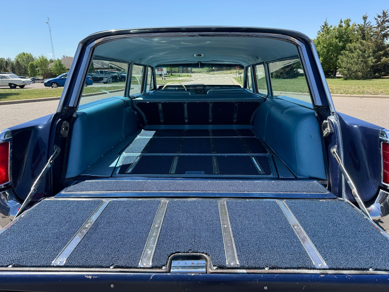 Pontiac-Bonneville-Safari-Station-Wagon-4-Speed-1963-Wagon-13