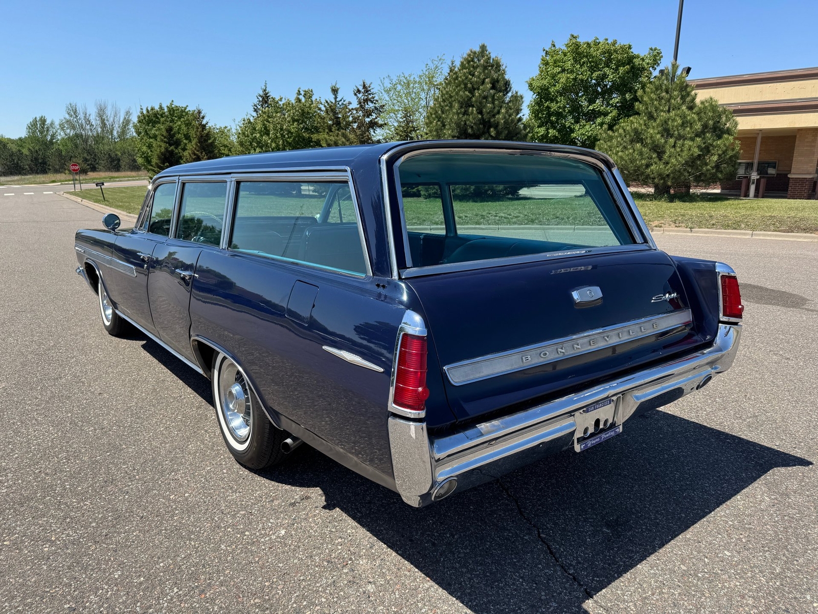 Pontiac-Bonneville-Safari-Station-Wagon-4-Speed-1963-Wagon-5