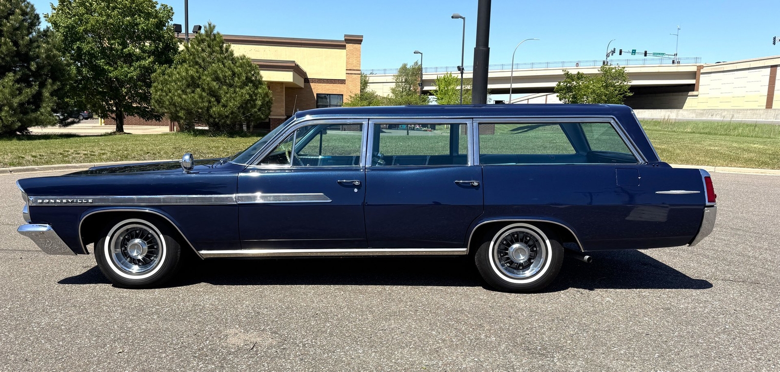 Pontiac-Bonneville-Safari-Station-Wagon-4-Speed-1963-Wagon-6