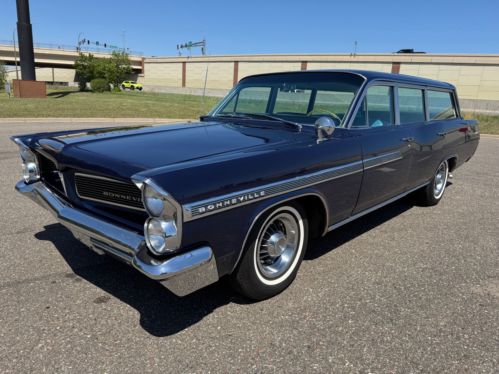Pontiac-Bonneville-Safari-Station-Wagon-4-Speed-1963-Wagon-7