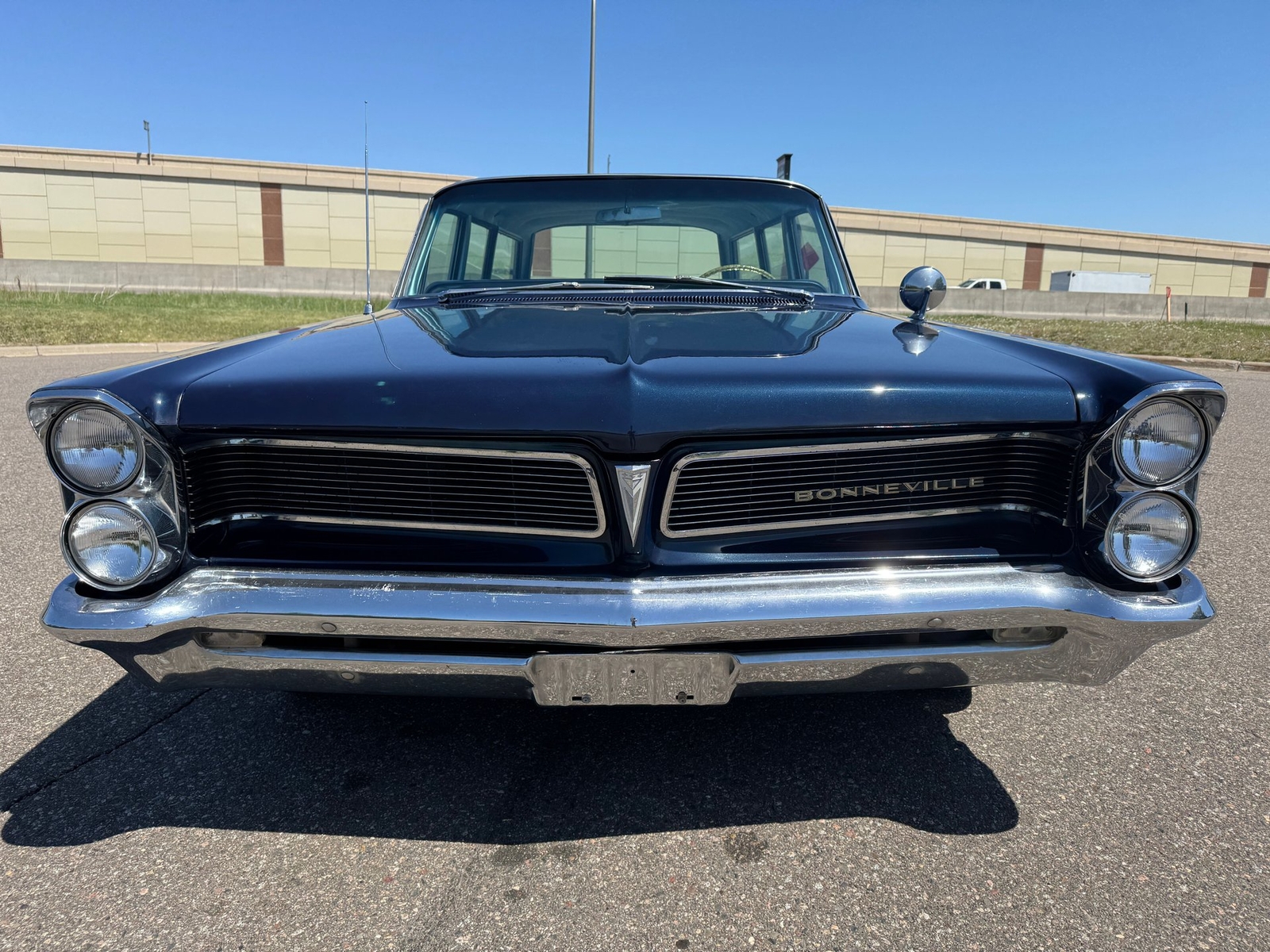 Pontiac-Bonneville-Safari-Station-Wagon-4-Speed-1963-Wagon-8
