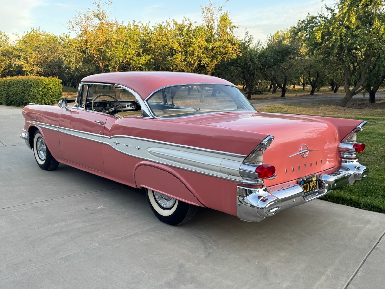 Pontiac-Chieftain-1957-Coupe-11