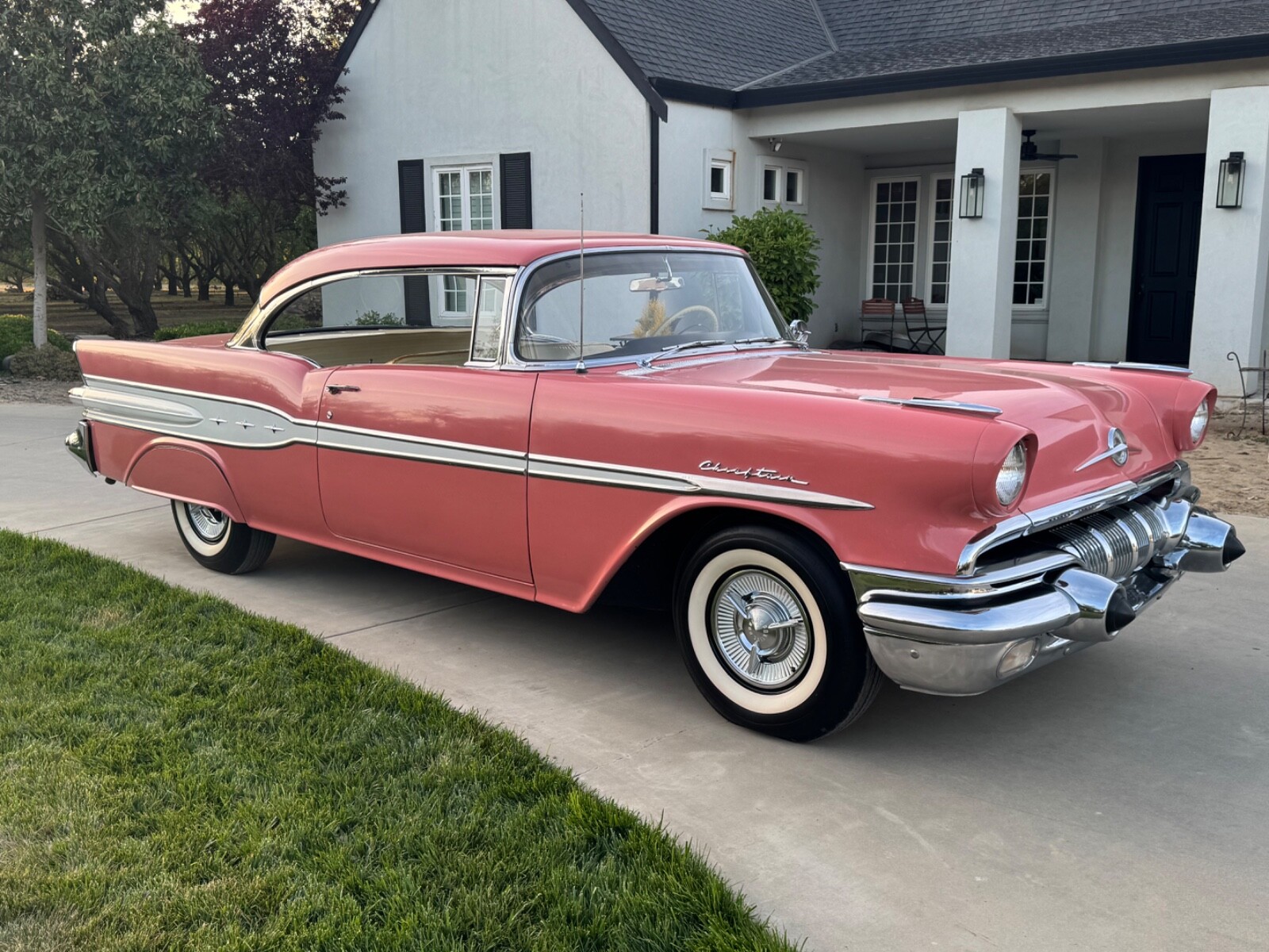 Pontiac-Chieftain-1957-Coupe-12