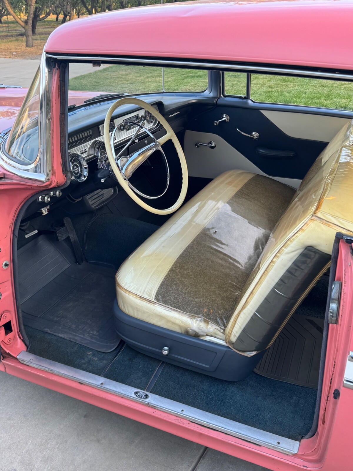 Pontiac-Chieftain-1957-Coupe-16