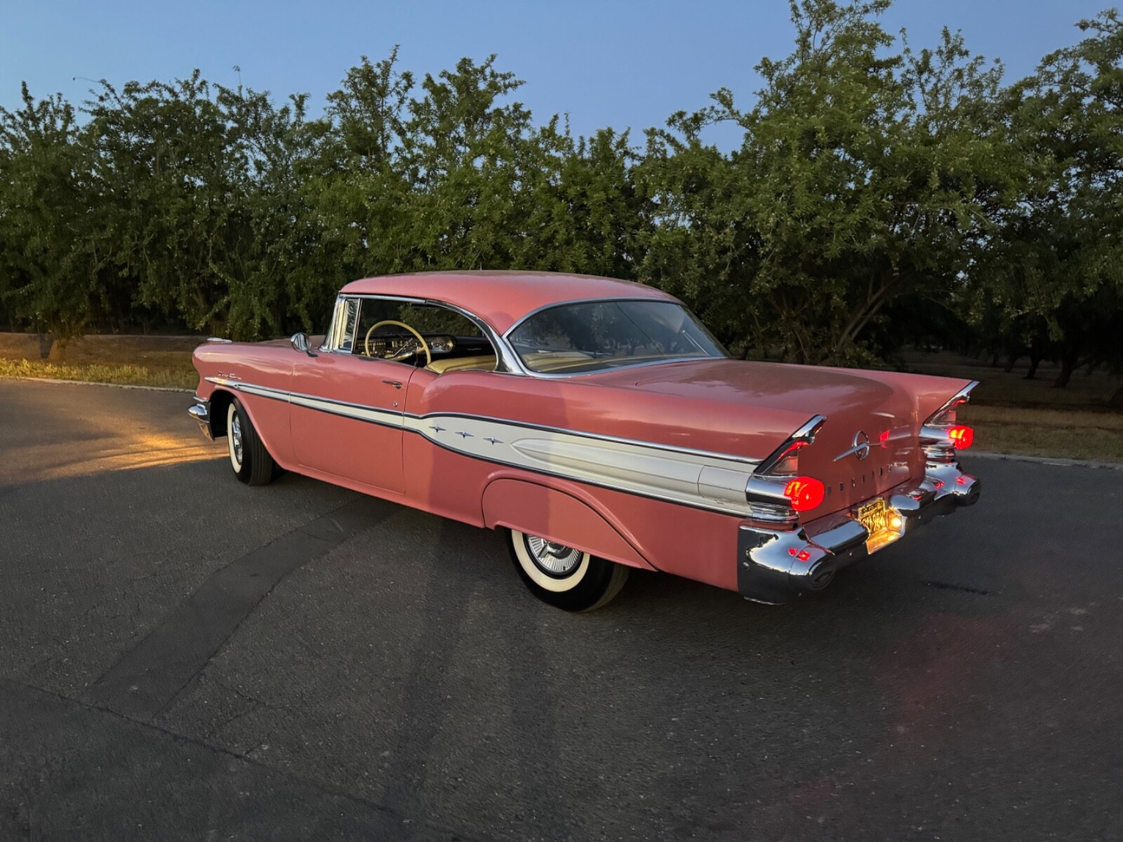 Pontiac-Chieftain-1957-Coupe-7