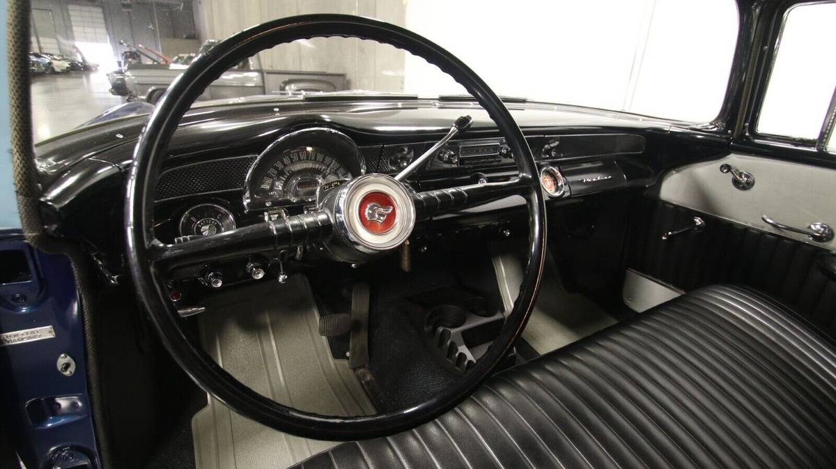 Pontiac-Chieftain-sedan-1955-blue-10