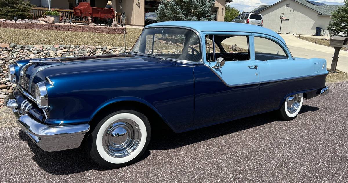 Pontiac-Chieftain-sedan-1955-blue-13