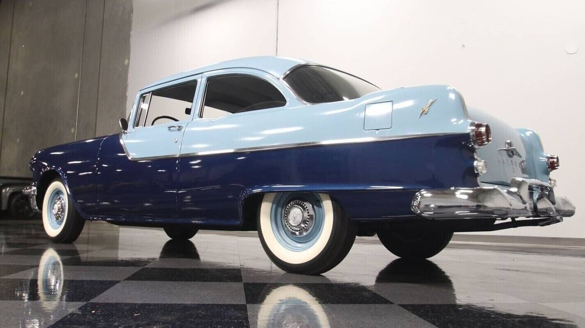 Pontiac-Chieftain-sedan-1955-blue-2