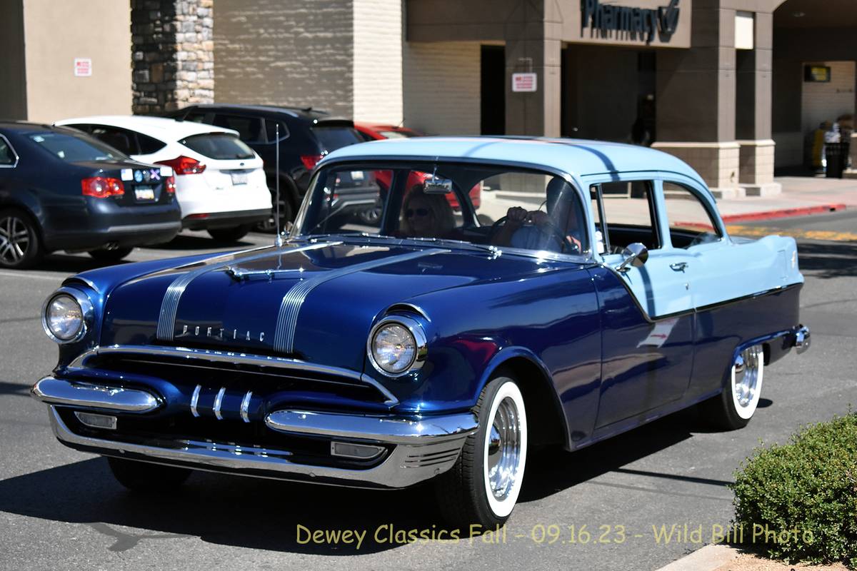 Pontiac-Chieftain-sedan-1955-blue