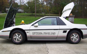 Pontiac-Fiero-1984-Coupe-1