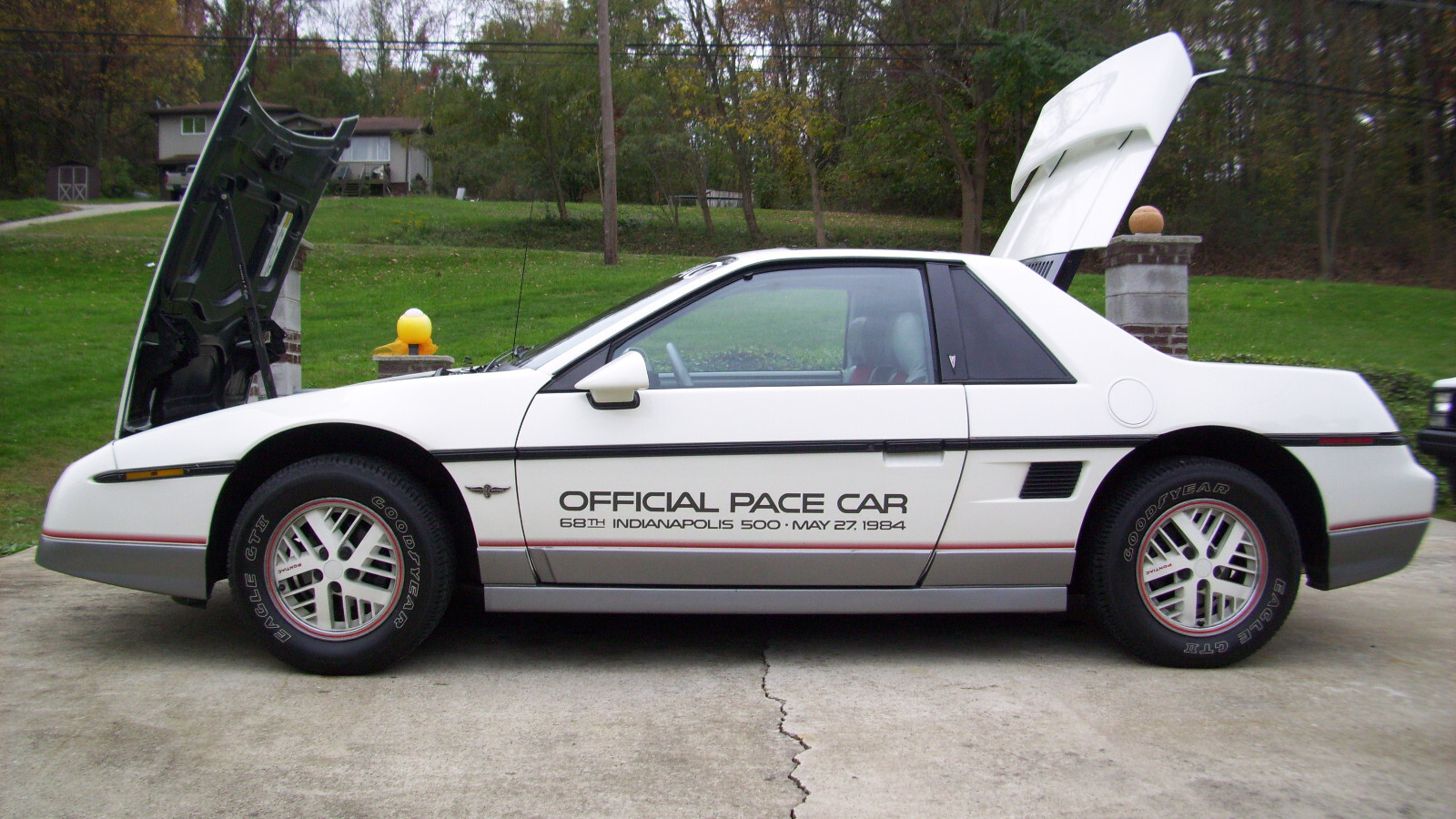 Pontiac-Fiero-1984-Coupe-1
