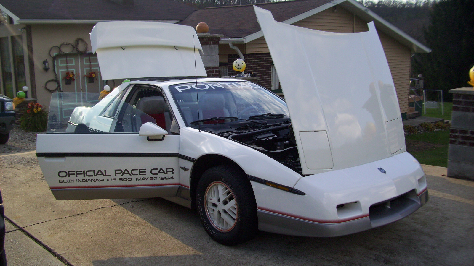 Pontiac-Fiero-1984-Coupe-15