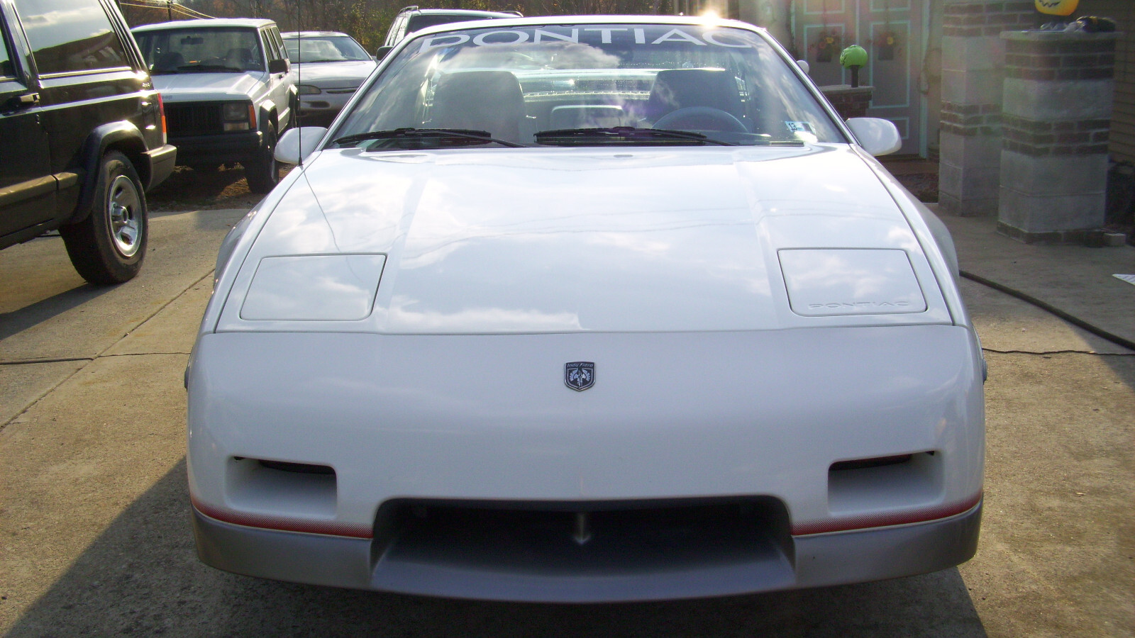 Pontiac-Fiero-1984-Coupe-17