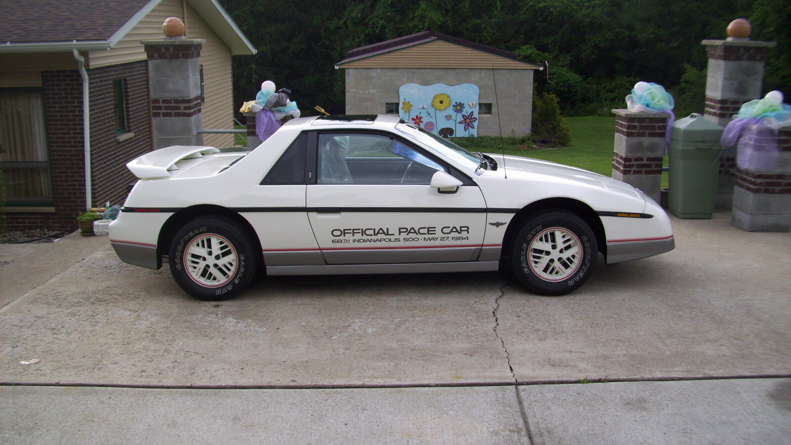 Pontiac-Fiero-1984-Coupe-19