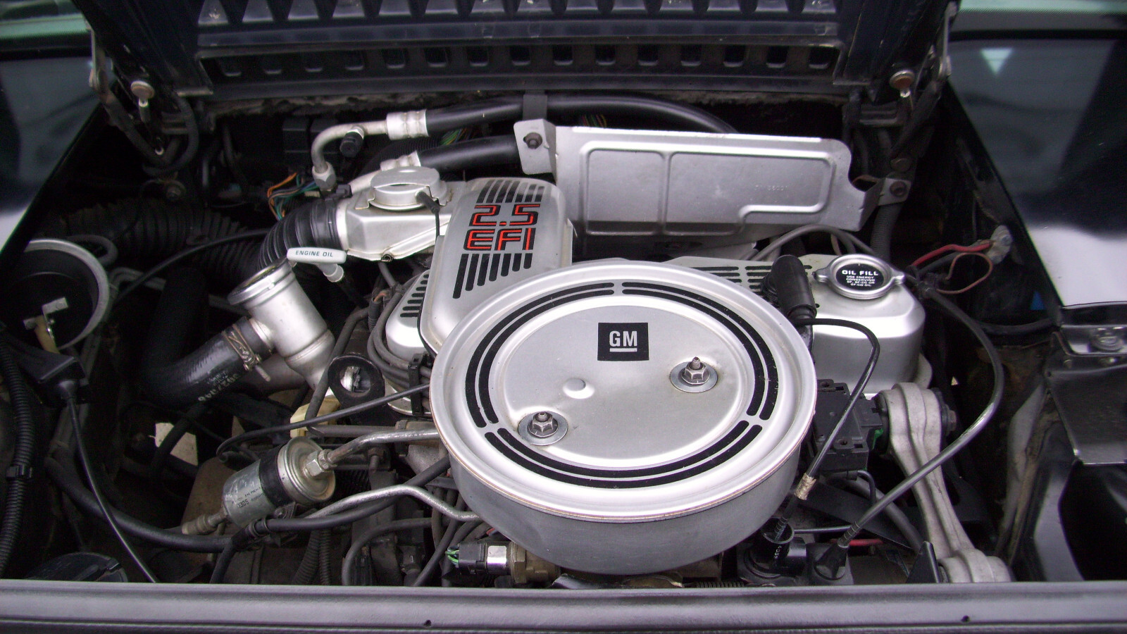Pontiac-Fiero-1984-Coupe-2