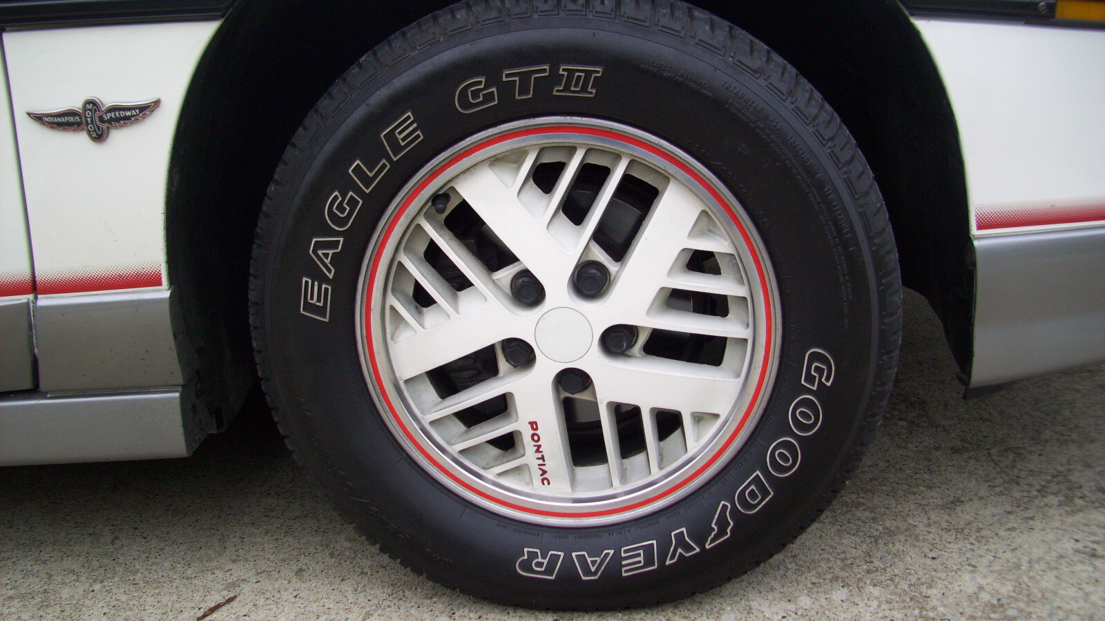 Pontiac-Fiero-1984-Coupe-3